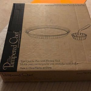 Tart/quiche pan with tool